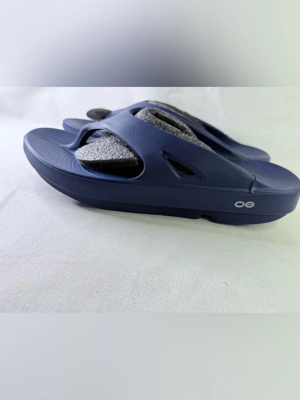 OOFOS brand new